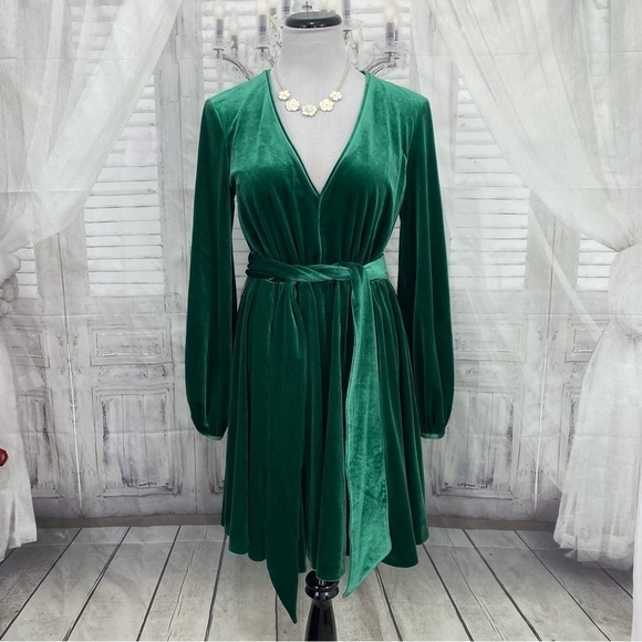 Belle Badgley Mischka size 4 Harmony Velvet Long Sleeve Dress Green Belted Mini - Picture 2 of 10
